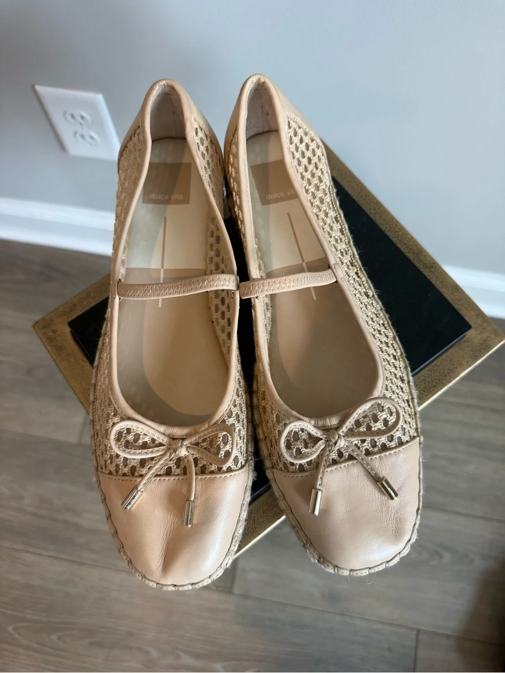 Dolce Vita lightweight beige